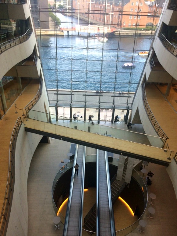 9955FB3359E39F6108EAC4