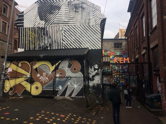 99C4103359BFA98D2259BE