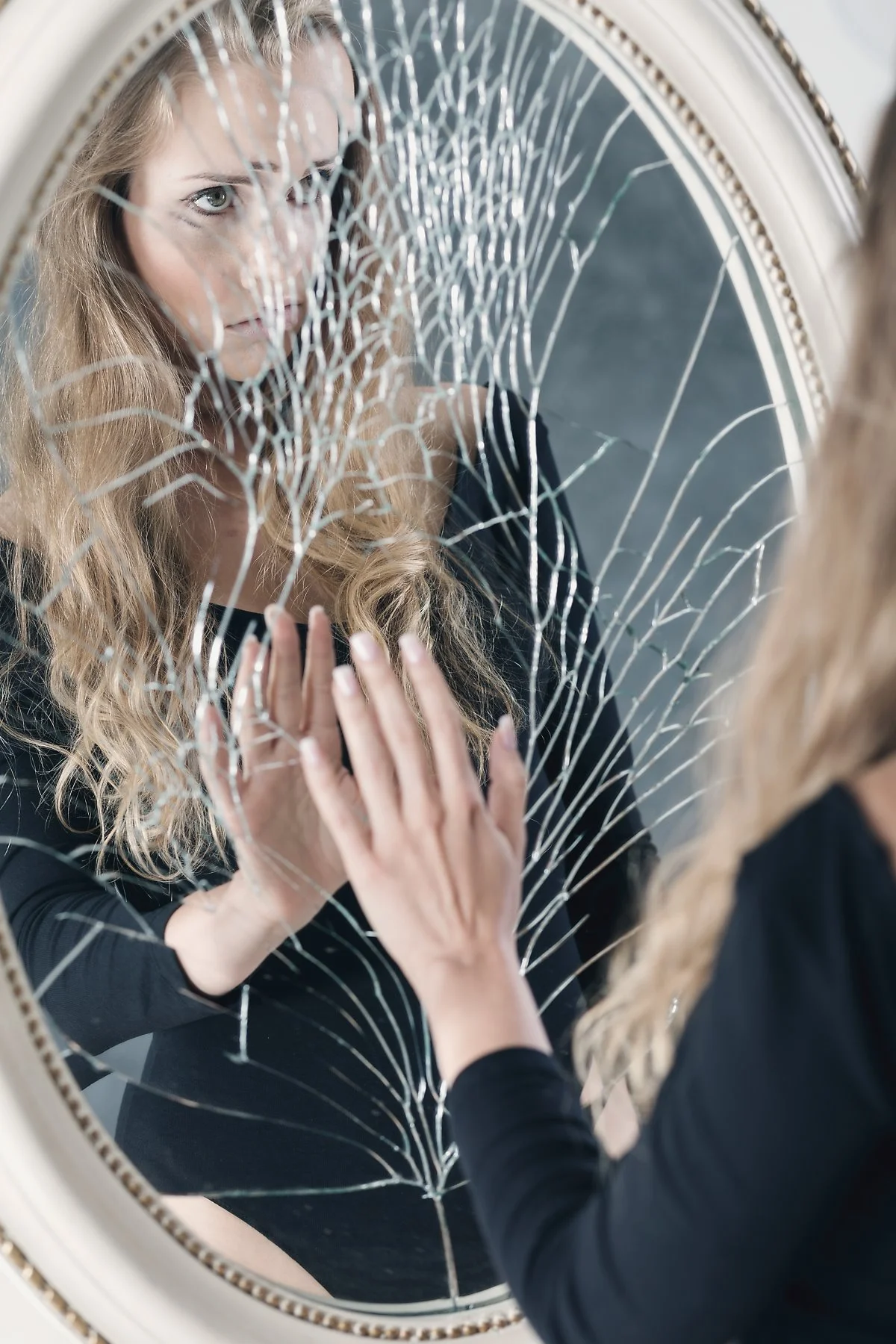 girl-and-problem-with-self-esteem-P9JKBND.jpg?type=w1200