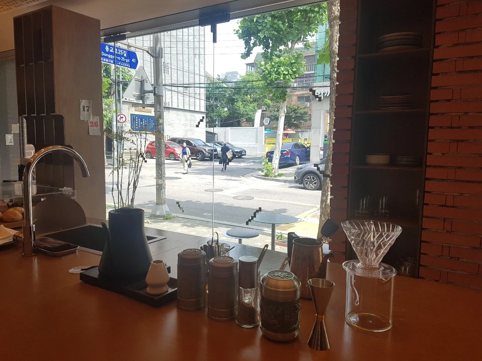 19.06.05 연남동 대충유원지 카페 전경.jpeg