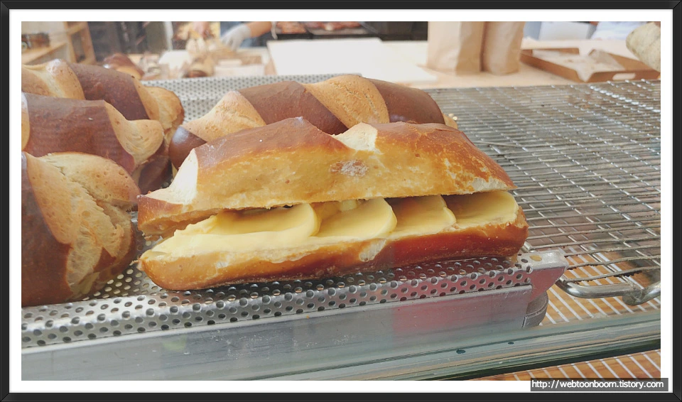 9972DC3359ACA8910886FA