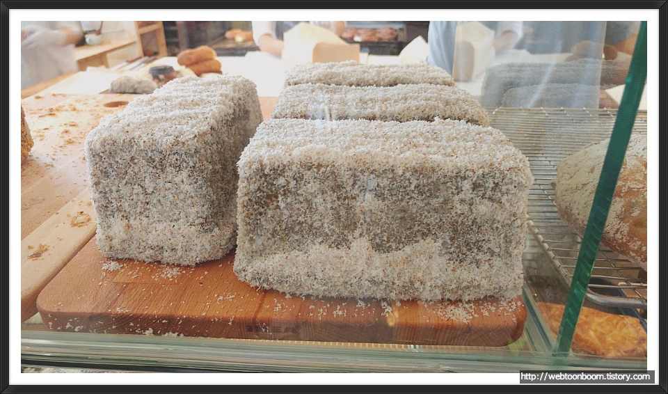 999C6B3359ACA7EB12AE1D