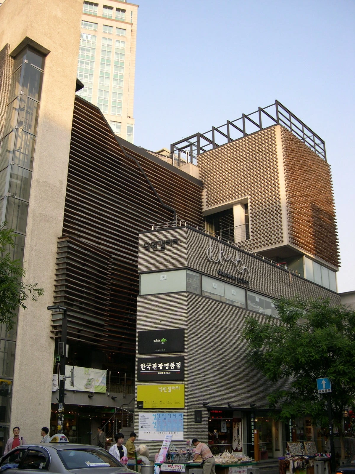 02-덕원갤러리-인사동과 어울릴 수 있도록 리모델링 됐다.JPG