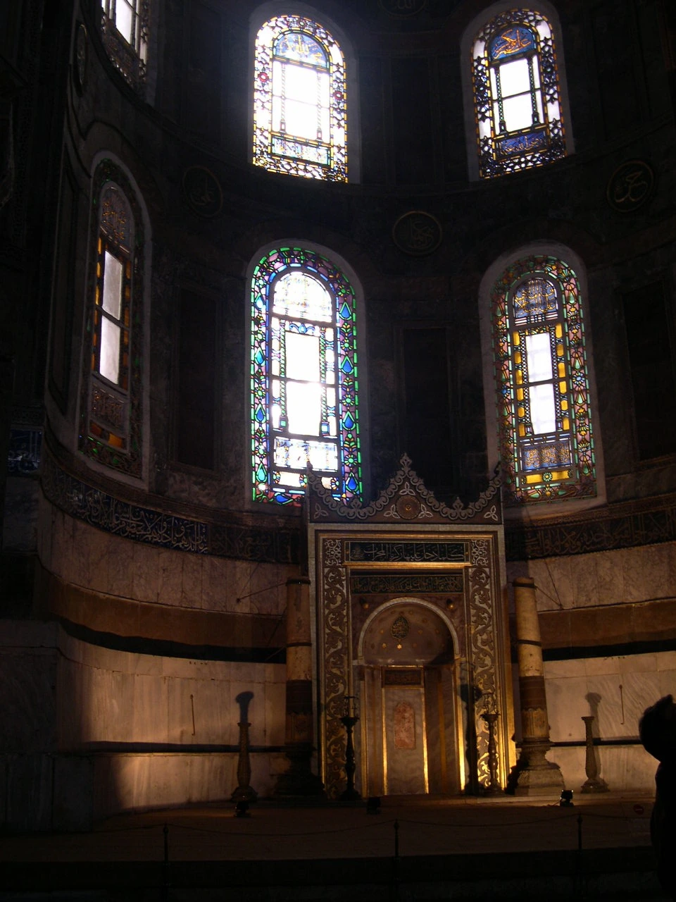 메흐메트2세는 메카 방향을 표시하는 미흐라브 설치를 명했다.JPG