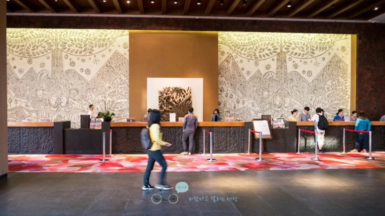 _1040012_Edit-_Wide1080mark%EB%B0%94%EB%9E%8C.jpg?type=w773