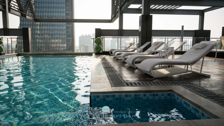 _1040445_Edit-_Wide1080mark%EB%B0%94%EB%9E%8C.jpg?type=w773