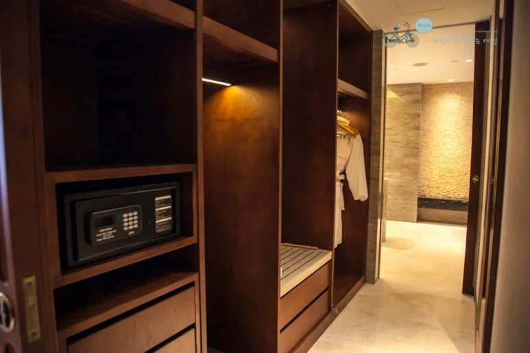 IMG_1519_Wide1080mark%EB%B0%94%EB%9E%8C.jpg?type=w773