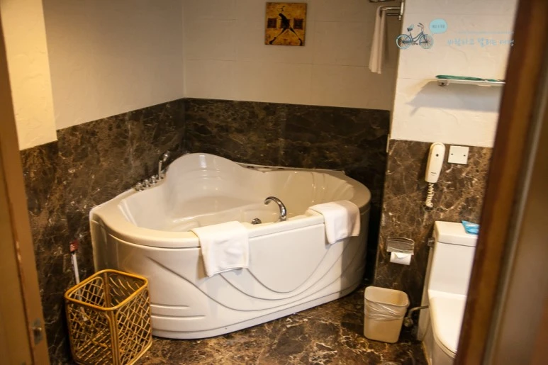 IMG_0438_Wide1080mark%EB%B0%94%EB%9E%8C.jpg?type=w773