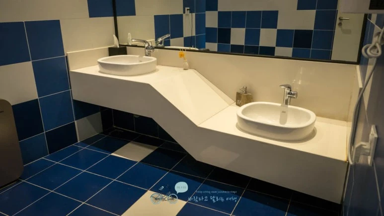 _1040220_Edit-_Wide1080mark%EB%B0%94%EB%9E%8C.jpg?type=w773