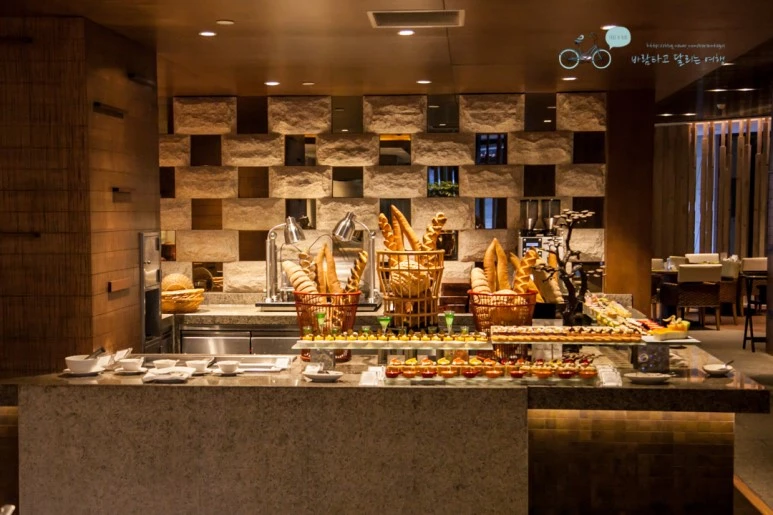 IMG_1633_Wide1080mark%EB%B0%94%EB%9E%8C.jpg?type=w773