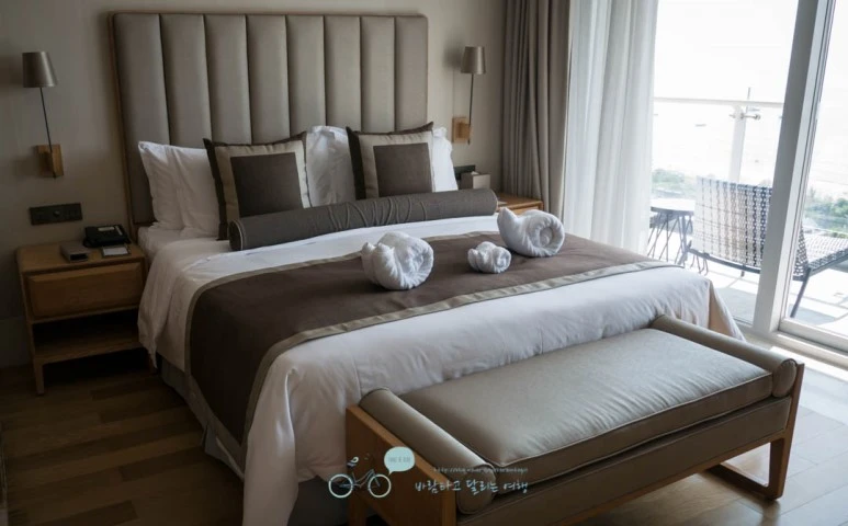 _1040170_Edit-_Wide1080mark%EB%B0%94%EB%9E%8C.jpg?type=w773