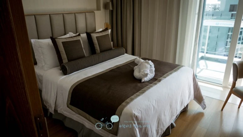 _1040164_Edit-_Wide1080mark%EB%B0%94%EB%9E%8C.jpg?type=w773