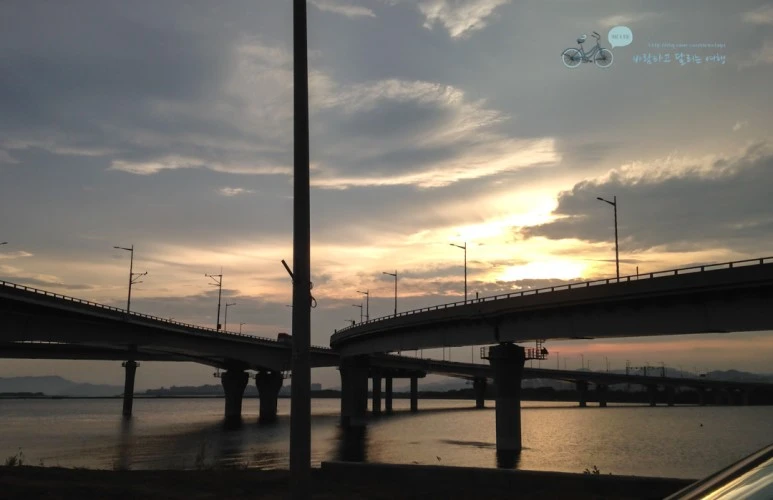 IMG_2366_Wide1080mark%EB%B0%94%EB%9E%8C.jpg?type=w773