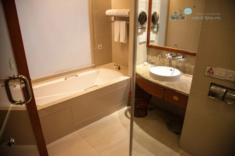 IMG_0770_Wide1080mark%EB%B0%94%EB%9E%8C.jpg?type=w773