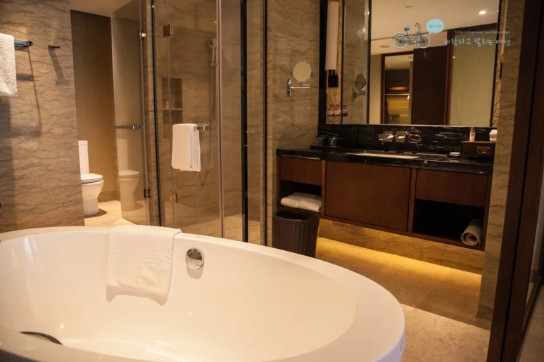 IMG_1502_Wide1080mark%EB%B0%94%EB%9E%8C.jpg?type=w773