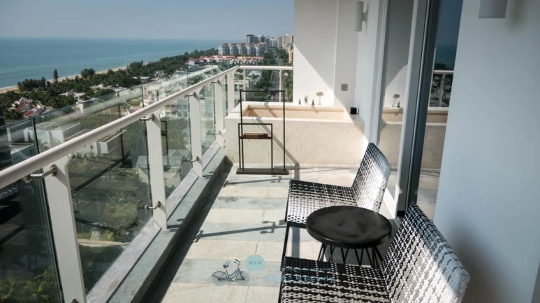 _1040168_Edit-_Wide1080mark%EB%B0%94%EB%9E%8C.jpg?type=w773