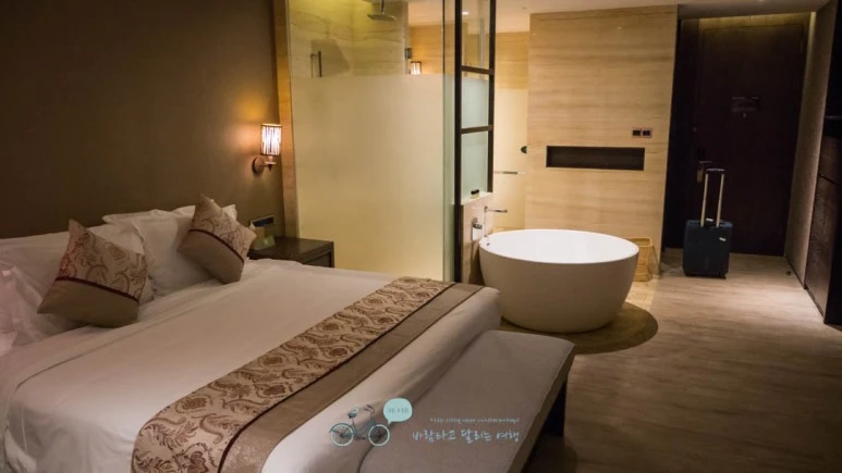 _1030991_Edit-_Wide1080mark%EB%B0%94%EB%9E%8C.jpg?type=w773