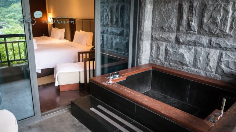 _1010418_wide1080_Wide1080mark_%EB%B0%94%EB%9E%8C.jpg?type=w773