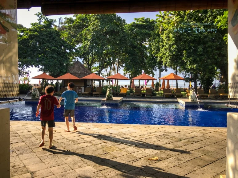 iPhone_IMG_3896_Short1200mark%EB%B0%94%EB%9E%8C.jpg?type=w773