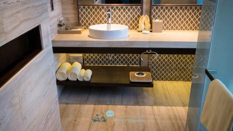 _1040034_Edit-_Wide1080mark%EB%B0%94%EB%9E%8C.jpg?type=w773