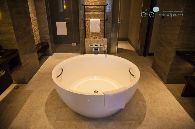 IMG_1514_Wide1080mark%EB%B0%94%EB%9E%8C.jpg?type=w773