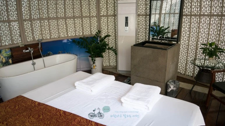 _1040259_Edit-_Wide1080mark%EB%B0%94%EB%9E%8C.jpg?type=w773