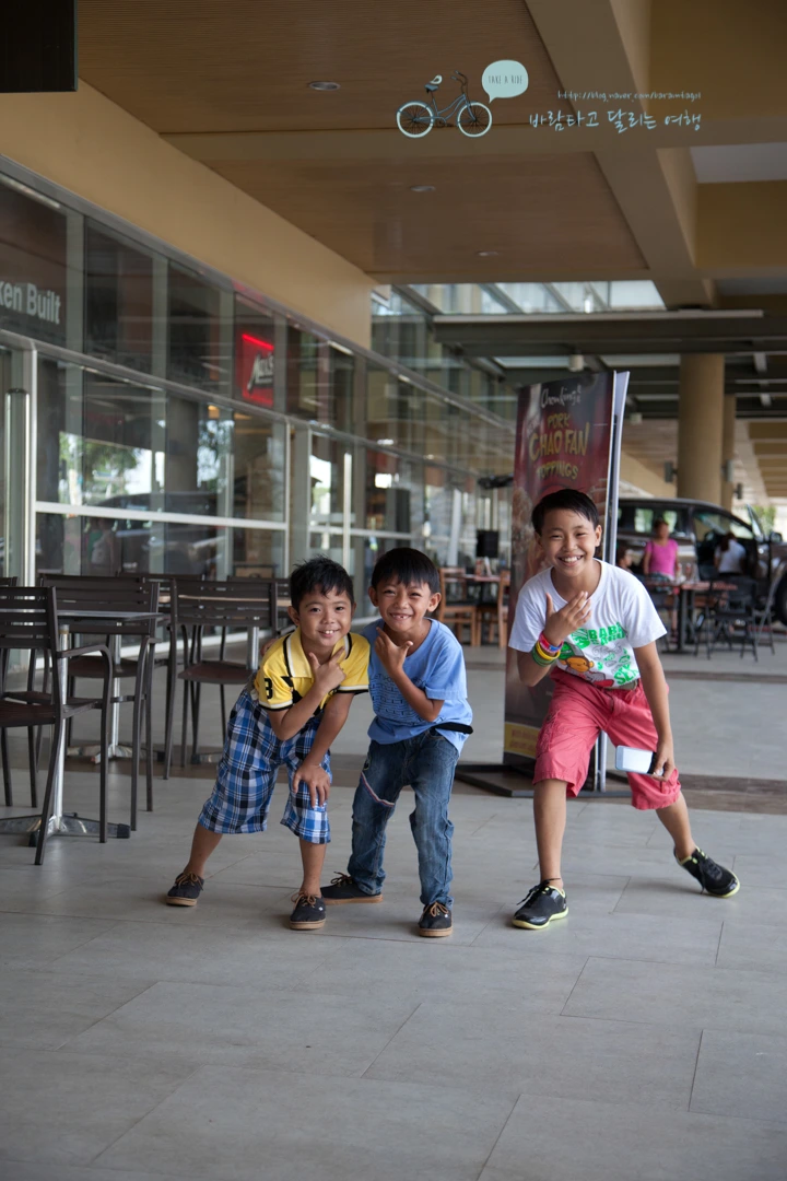 Smile_boys_02_Wide1080mark%EB%B0%94%EB%9E%8C%ED%83%80%EA%B3%A0.jpg?type=w773