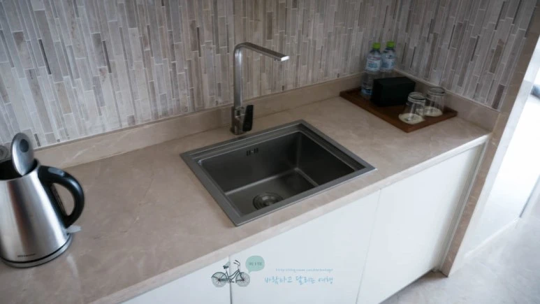 _1040471_Edit-_Wide1080mark%EB%B0%94%EB%9E%8C.jpg?type=w773