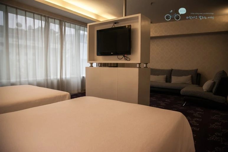 IMG_0475_Wide1080mark%EB%B0%94%EB%9E%8C.jpg?type=w773