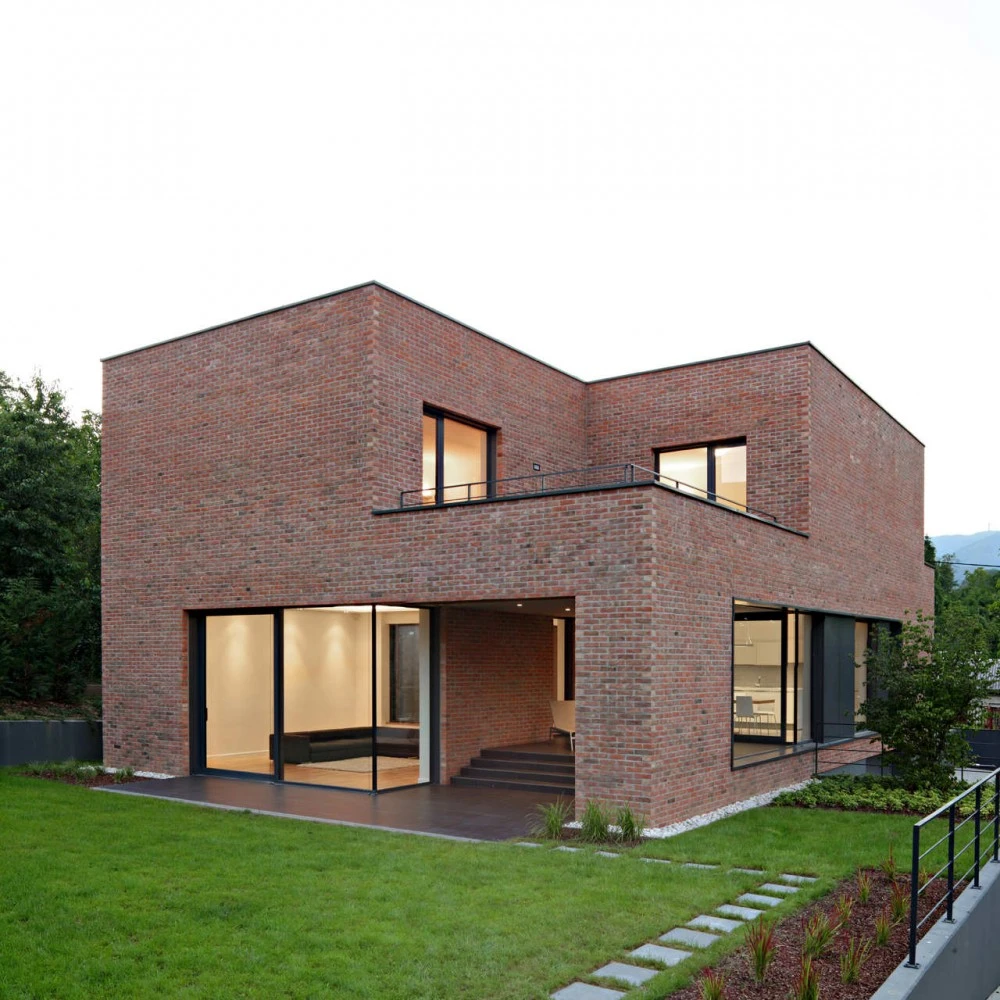 Latest-Les-Brick-House-Exterior.jpg