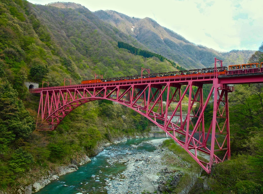 구로베협곡_Syuzo Tsushima.PNG