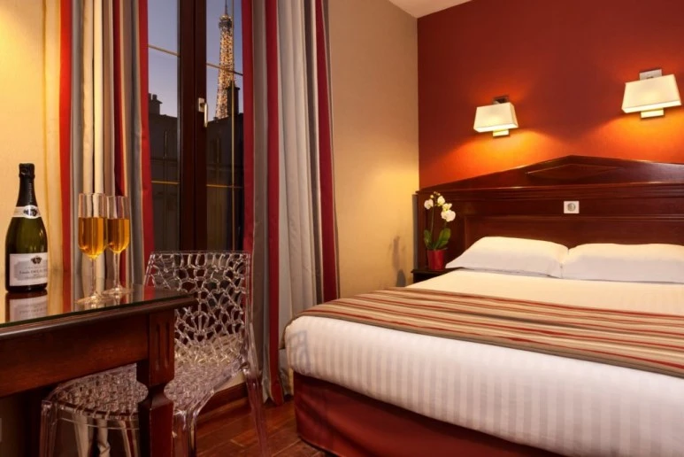 gauche.jpg?type=w773