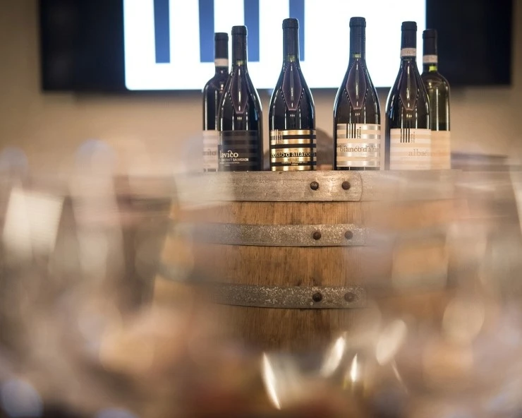 Cantina-Altarocca-Wines-Details-Barrique-1.jpg?type=w2