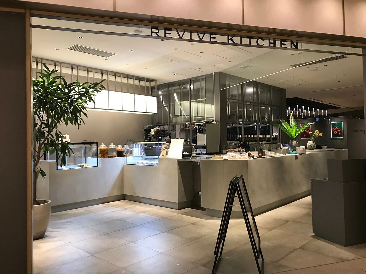 THREE 화장품회사 (2).JPG