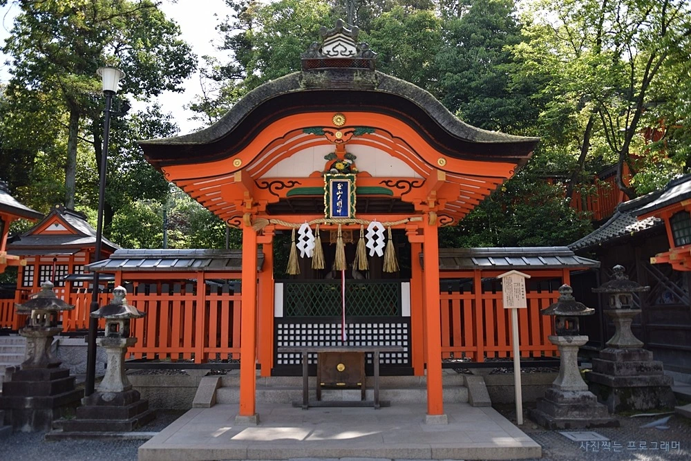 2731A547564B2B7F0F4ADC