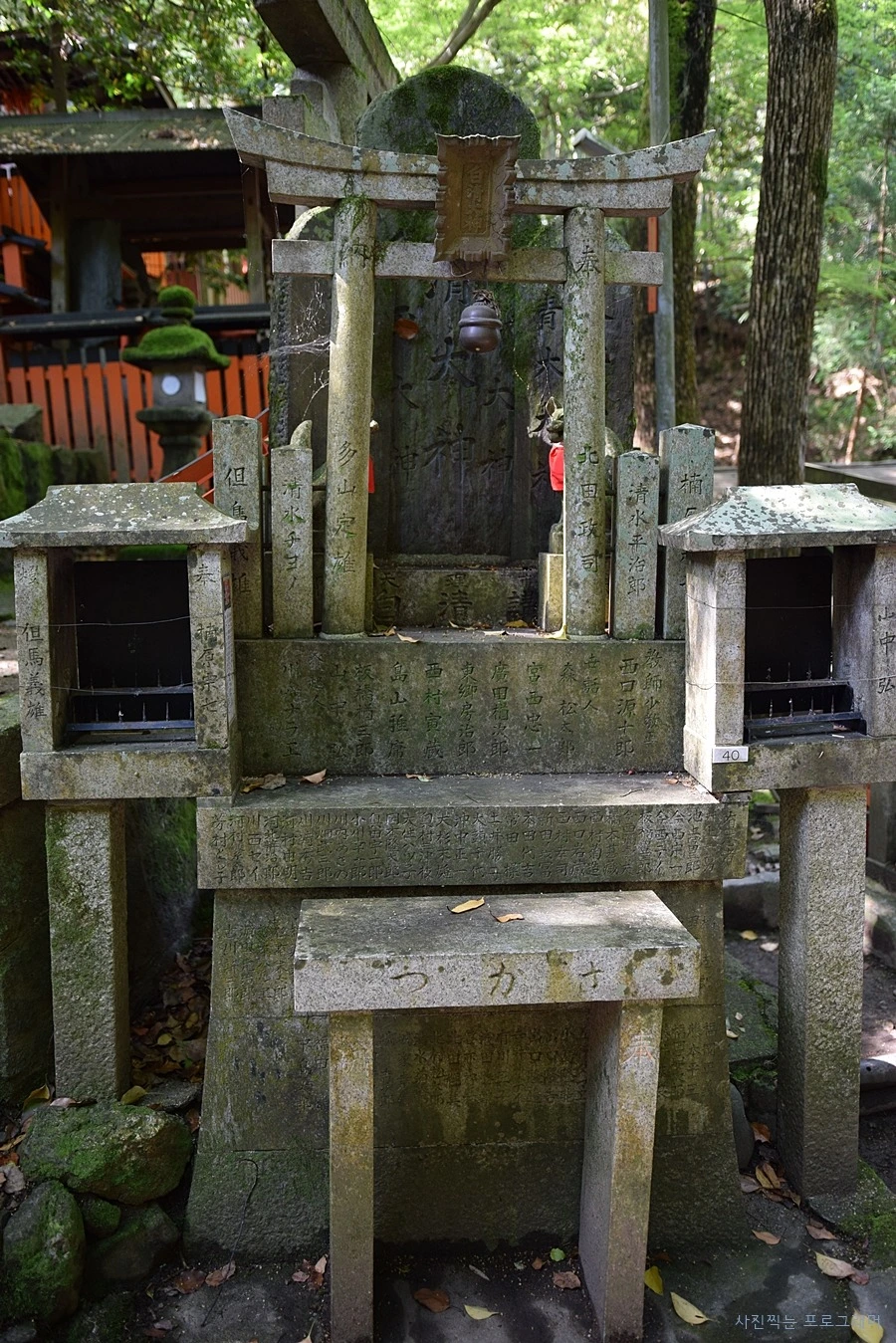 22663F49564B2BFC33BACF