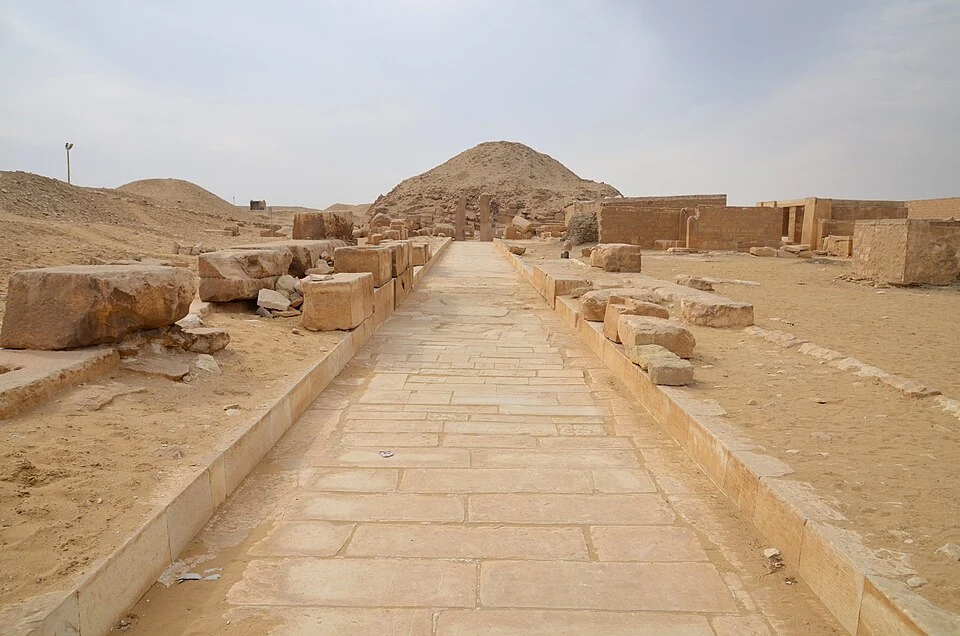 960px-Causeway_leading_to_the_pyramid_of_Unas%2C_Saqqara%2C_Egypt_%2850600787218%29.jpg?20201209225415
