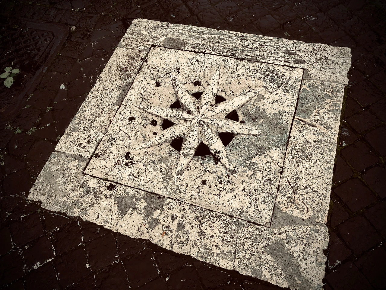 로마_스페인계단 맨홀.JPG