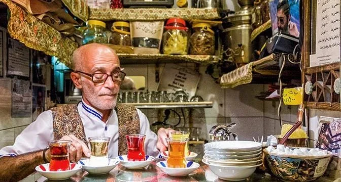 Worlds-Smallest-Tea-House-in-Tehran-672x360.jpeg