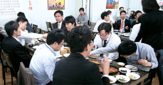 넥타이부대 사진.JPG