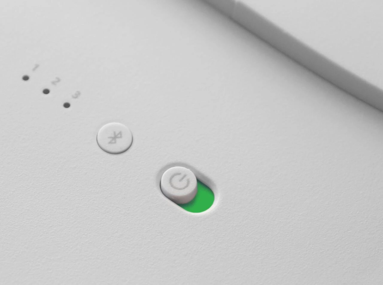 photo-1623949764783-edba6a1581a9?ixlib=rb-1.2.1&ixid=MnwxMjA3fDB8MHxzZWFyY2h8N3x8c3dpdGNofGVufDB8fDB8fA%3D%3D&w=1000&q=80