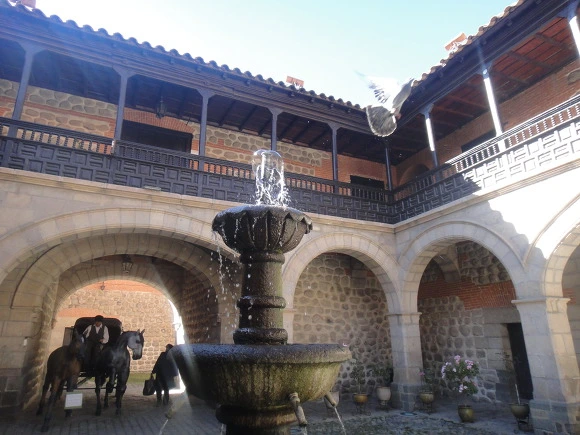 990E323359F9C4541A104D