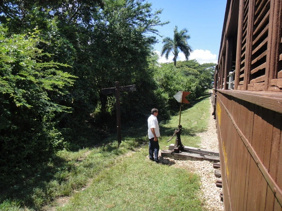 99F6133359F739D0341AB5