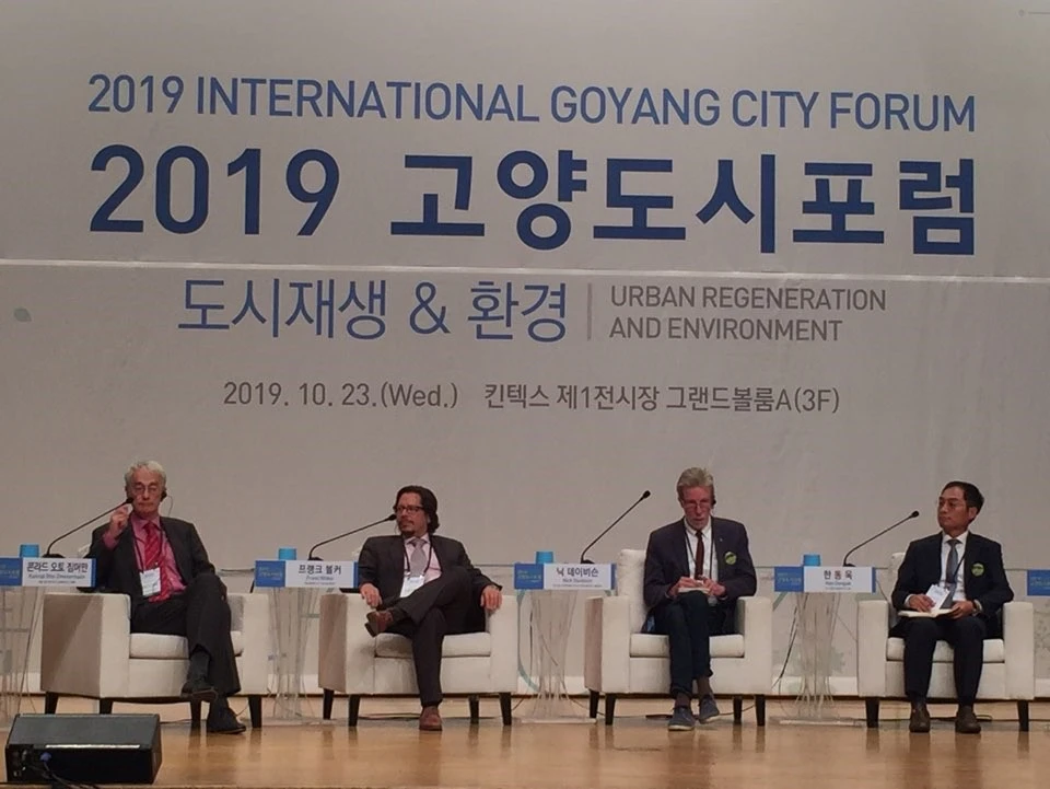 i_29cUd018svc1fxeiskz3vxvf_ewl4x0.jpg?type=w966