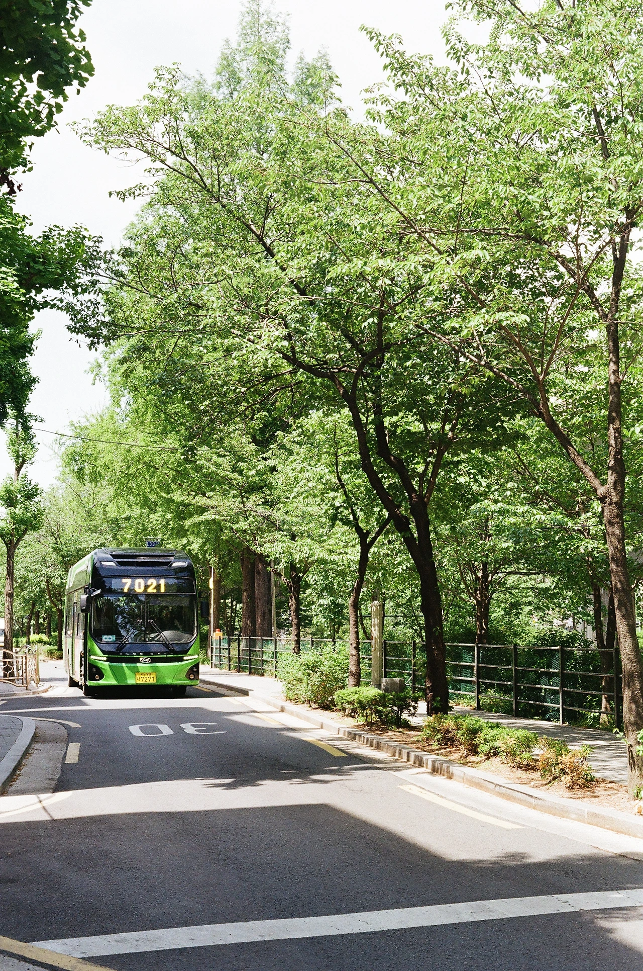 연희동-홍제천로(구청 방면)_컬러플러스2002.jpeg