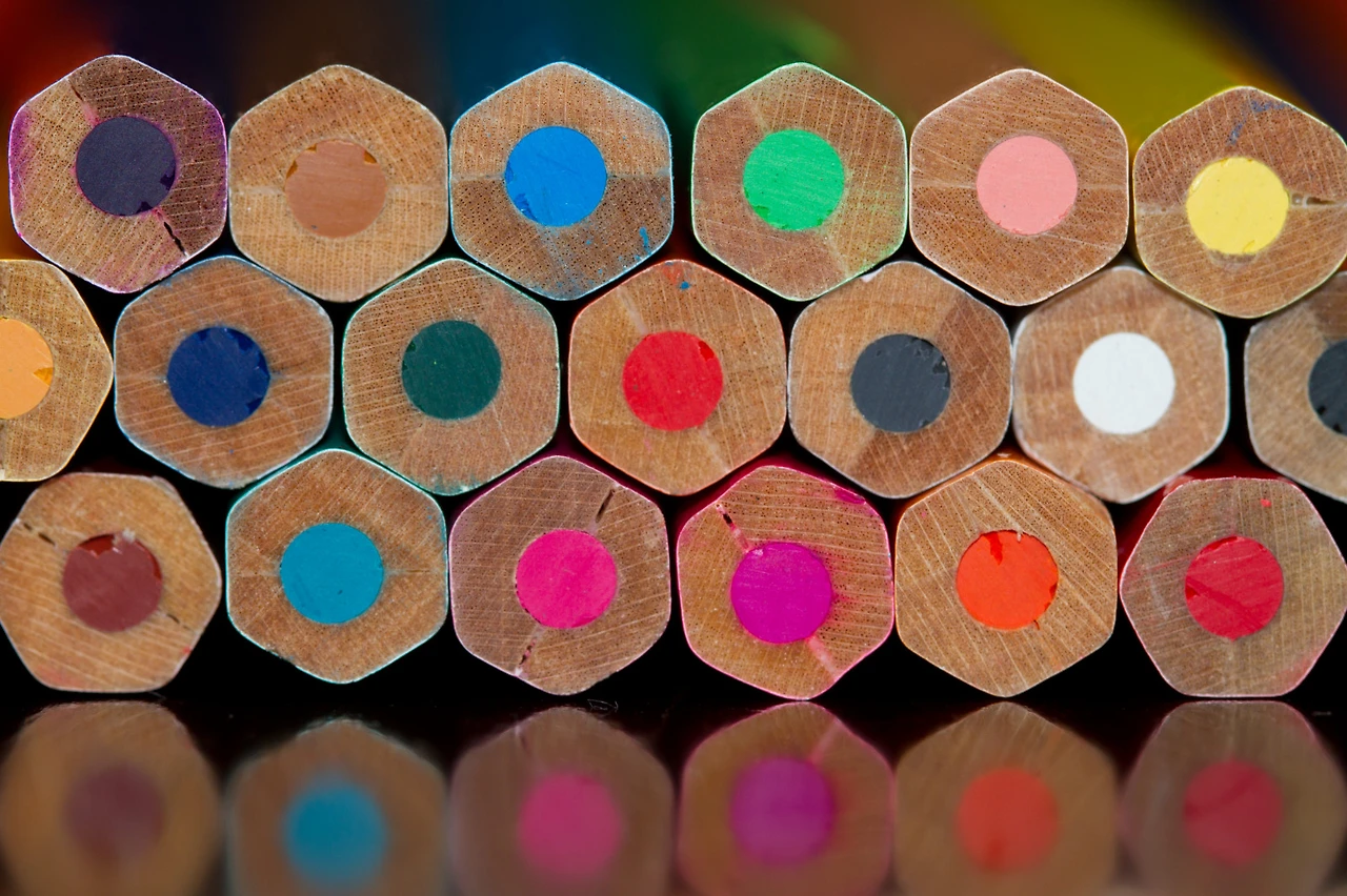 red_orange_black_reflection_green_art_yellow_pencils-520465.jpgd.jpeg