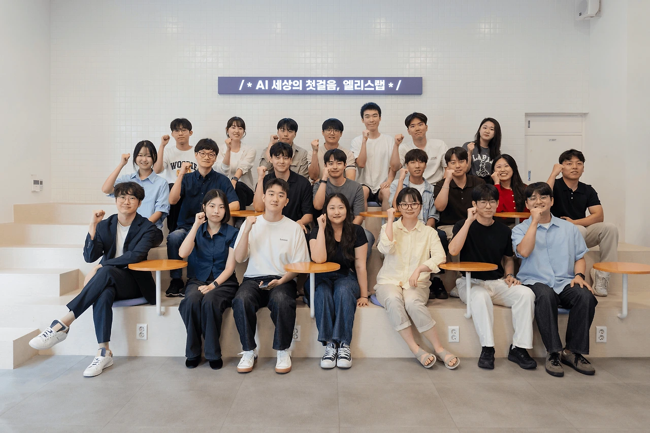 nvidia_group_photo_be0393aef4.png?sp=racwd&st=2022-07-11T09:43:29Z&se=2032-07-11T17:43:29Z&spr=https&sv=2021-06-08&sr=c&sig=XE8S5Wrx%2F6RCT1tL2PGNsACU1NvYYJAo7lDuH65zn1A%3D