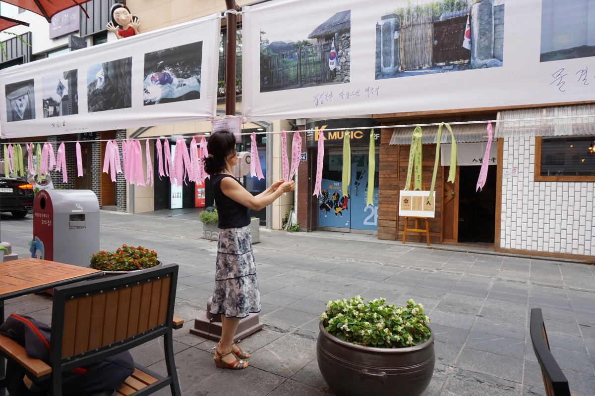 크기변환_광복 73주년 태극기 아리랑 길가전시회 (47).JPG