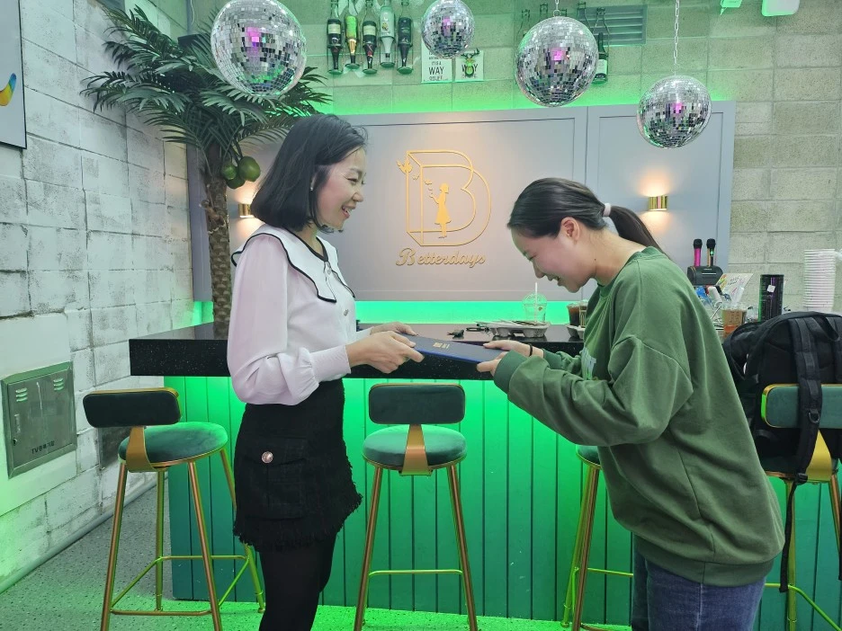 zxzx_(1).jpg?type=w1