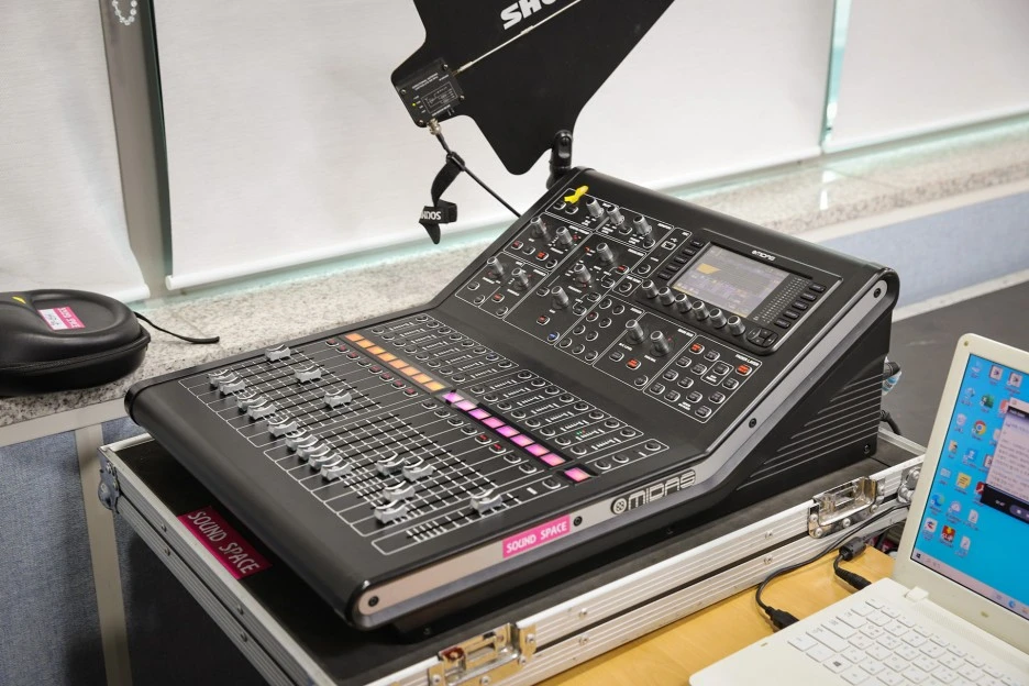 zxzxz_(1).jpg?type=w1